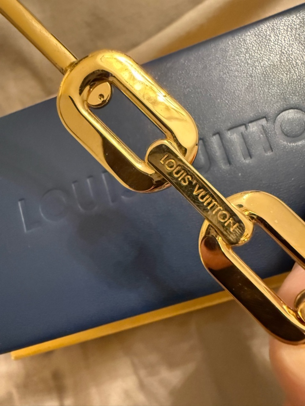 Louis Vuitton LV Edge Black Gold Cat-Eye Sunglasses - Picture 8 of 9